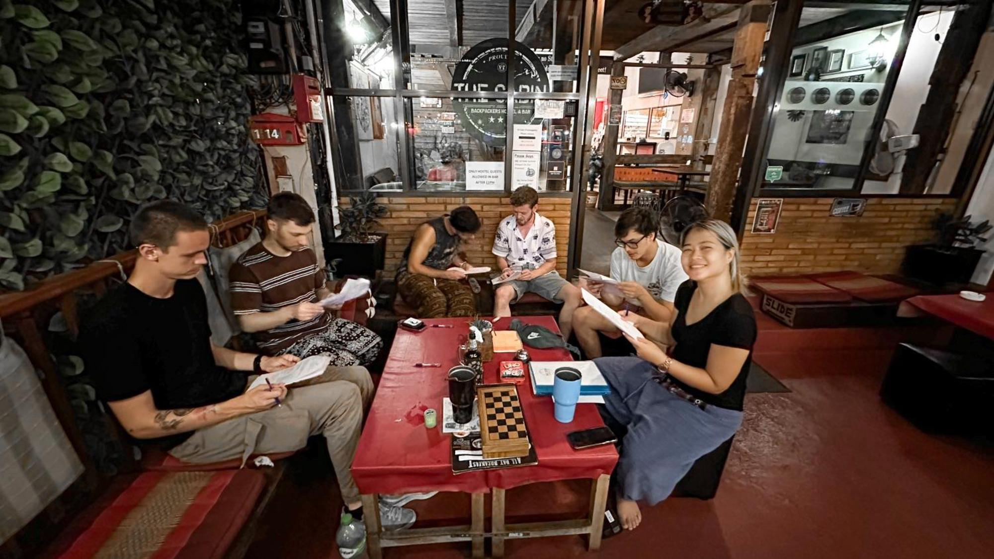 The Cabin Backpackers Hostel & Bar Chiang Mai Exterior photo