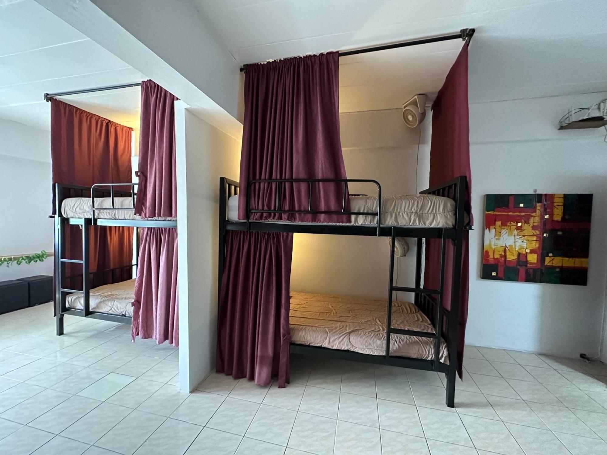 The Cabin Backpackers Hostel & Bar Chiang Mai Exterior photo