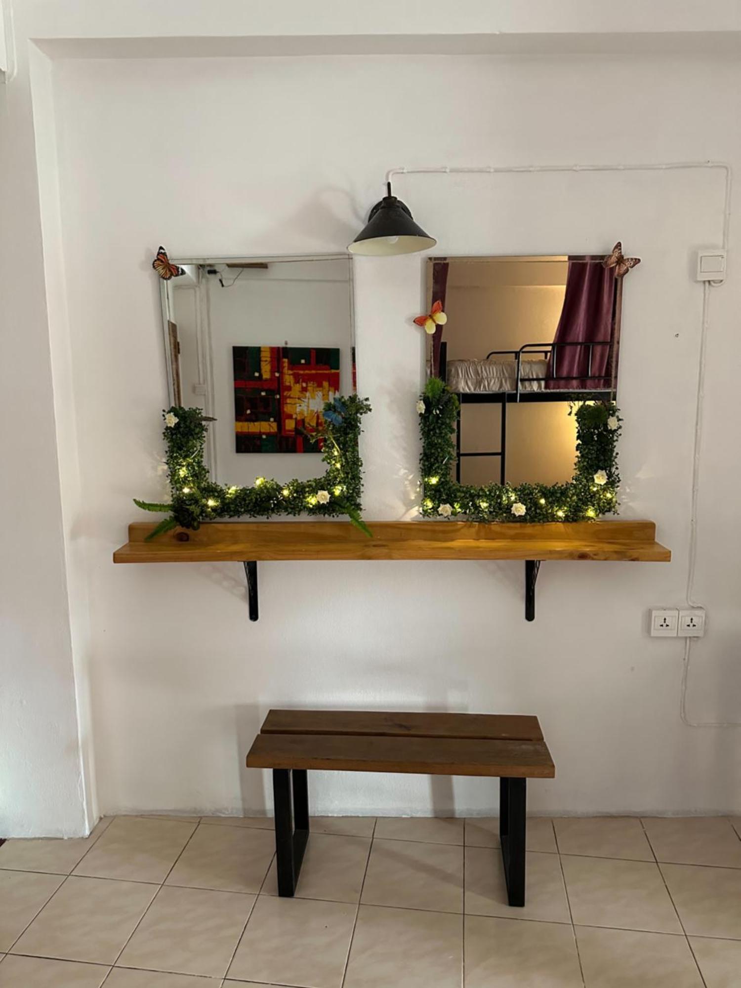 The Cabin Backpackers Hostel & Bar Chiang Mai Exterior photo