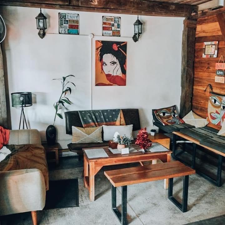 The Cabin Backpackers Hostel & Bar Chiang Mai Exterior photo
