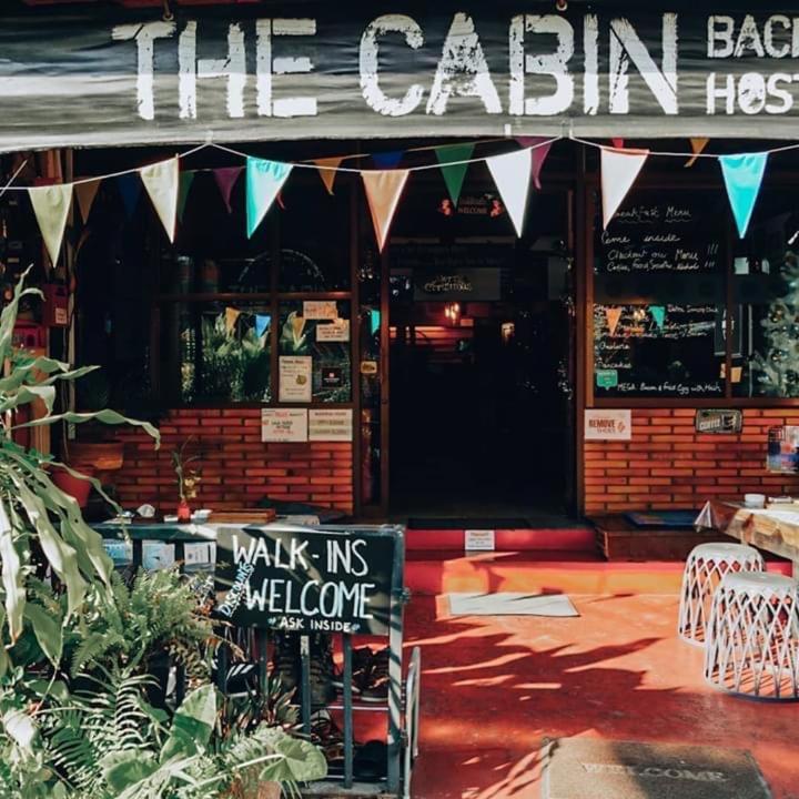 The Cabin Backpackers Hostel & Bar Chiang Mai Exterior photo