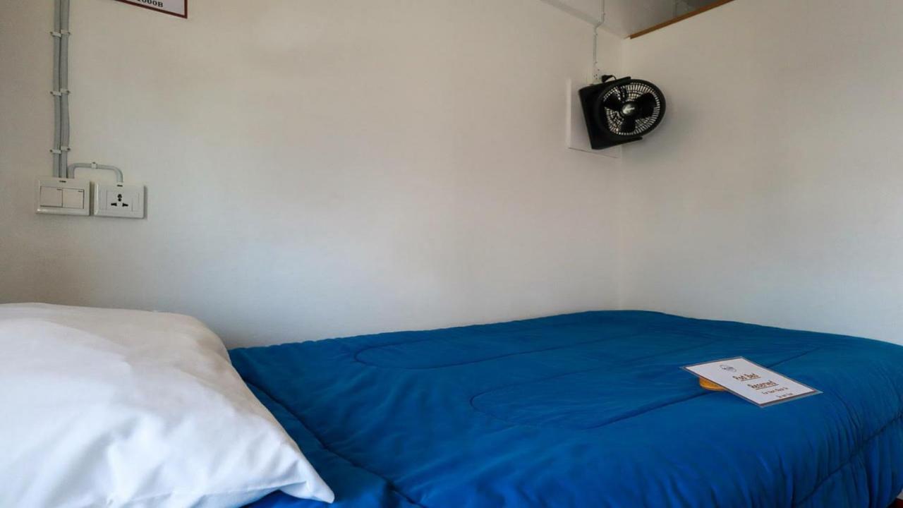 The Cabin Backpackers Hostel & Bar Chiang Mai Exterior photo